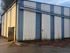 Cellule d'entrepôt 325m²