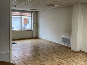 Local commercial centre 80 m2