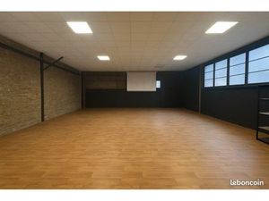 Local commercial / local de stockage / bureaux