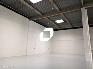 Local d'activité 2 049 m²