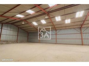 Hangar 2 pièces 602 m²