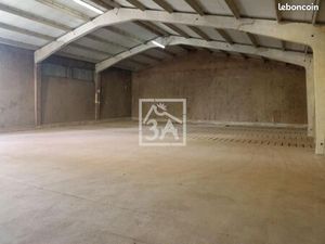 Hangar 1 pièce 300 m²