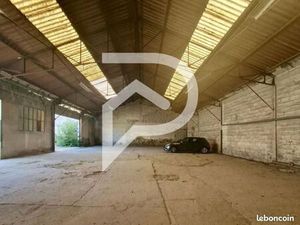 Local industriel 230 m²
