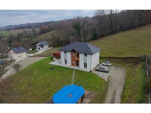 Maison Saint-Girod 136.28 m² T-4 à vendre  550 000 €