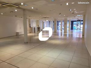 Local commercial 254 m²