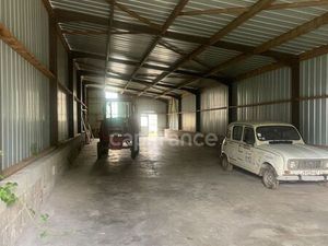 Local industriel 300 m²