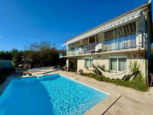 Villa Moderne Avec Piscine  Dans Figeac (Lot)