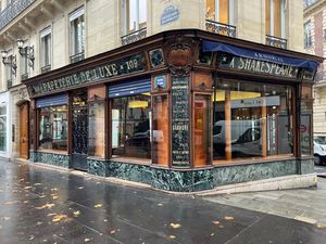 Location Commerce Paris 75008