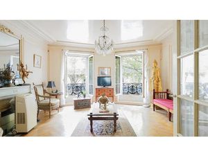 Paris 9e - MARTYRS / MAUBEUGE - Appartement / Local professionnel à vendre - 7 pièces - 14