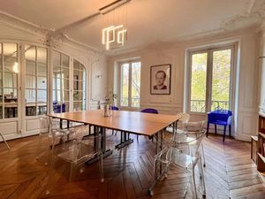 BUREAUX A LOUER - Paris 10 - 8 bureaux cloisonnés