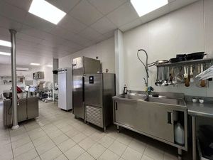 Location locaux professionnels 75 m² à Le Castellet (83330)  NaN €