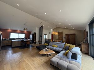 MAISON EN PIERRE AVEC BEAUCOUP DE CHARME A 10 KMS DE CASTELN