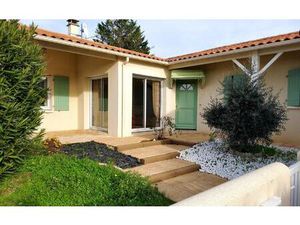 Niort  proche commodités  au calme  pavillon plain-pied 2005  4 chambres  garage  jardin