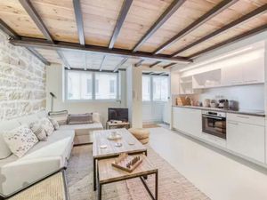 Location meublée duplex 3 pièces 46 m² à Lyon 1er (69001)  1 100 €