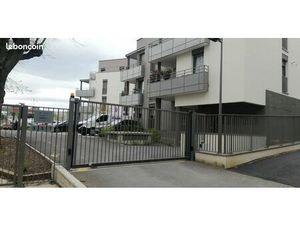 Place de parking avec arceau en sous-sol dans résidence neuve à Champagne au Mont d'or