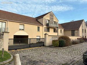 Studio + box a louer