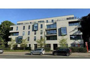 Bureau élégamment fini à vendre à la Sterre à Gand.