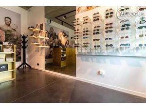 Espace commercial avec logement et 6 places de parking à ven