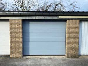 Garage/ Box de stockage fermé