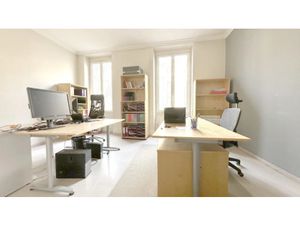 Location locaux professionnels 3 pièces 48 m² à Aix-en-Provence (13090)  1 130 €