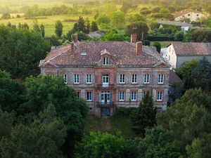Château d'Exception du Xix siècle 860 m²