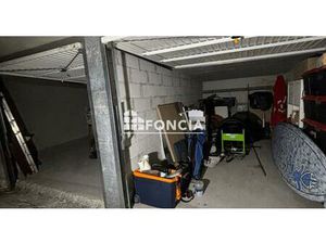 Centre ville Double garage pour stockage