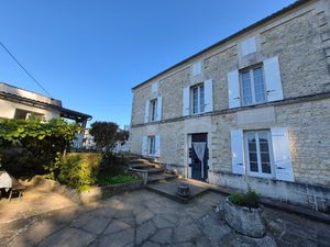Maison à vendre 6 pièces SAINT SAVINIEN (17)