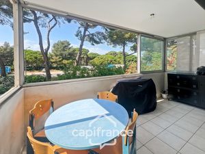 Dpt Var (83)  à vendre HYERES appartement au port  loggia et place de parking