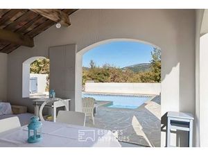 Havre provençal face aux Montagnes