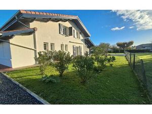 Location maison  m² T-6 à Urt  1 700 €