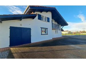 Location maison  m² T-6 à Urt  1 800 €