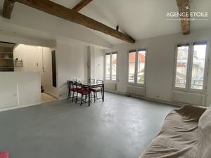 12ÈME PASSAGE DU GENIE : LOFT EN DEUX PIECES REFAIT NEUF