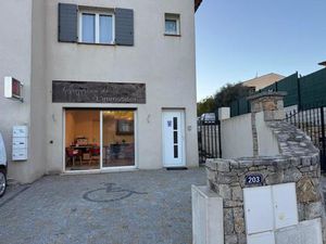 A LOUER BUREAU AVEC UNE PLACE DE STATIONNEMENT OU TERRASSE