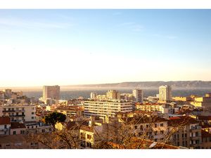 MAISON DE TYPE 5 AVEC JARDIN / RUE VAUVENARGUES / BASILIQUE