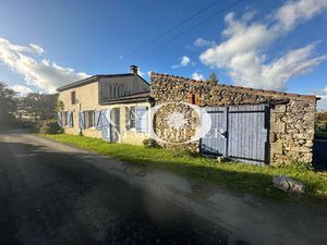 Longère et ses dépendances en pierres