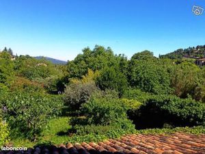 Charmant 2 pièces avec jardin  au calme  parking à proximité et belle vue à Figanières