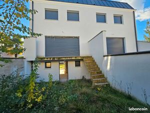 Grand garage  box - 43m2- Stockage  atelier 15 /m2 Joinville-le-Pont (94)