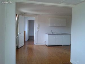 F3 plein centre Pont Audemer 60 m2  3éme étage