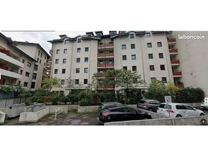 Parking/box 1 pièce 15 m²