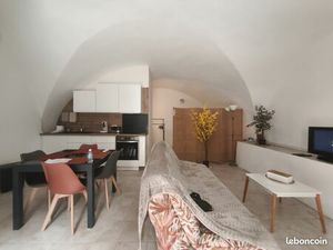 Studio 1 pièce 45 m²