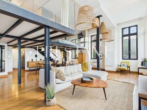 Vue mer d'exception pour ce T3 à l' esprit loft au coeur de Biarritz