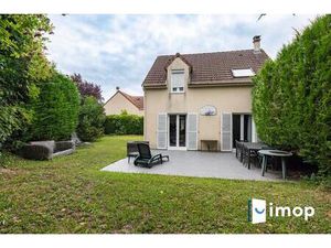 Belle maison avec extérieur