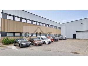 Entrepôt avec bureaux à louer