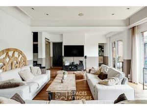 Demeure familiale avec piscine et appartements