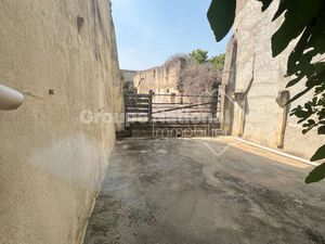 Garage à aménager _ Quartier Rue Haute