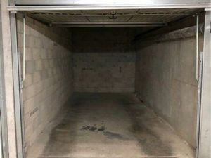 Vends box fermé 9m2 dans résidence sécurisée
