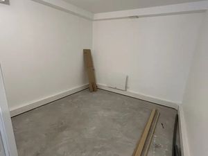 A LOUER boutique PARIS 8e Proche St Lazare