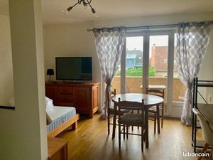 Studio meublé  chauffage inclus  avec balcon et cave