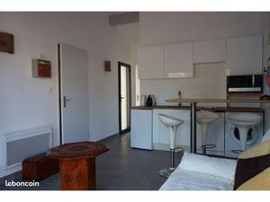 VAR NANS LES PINS Très Beau Studio climatisé avec jardin et parking