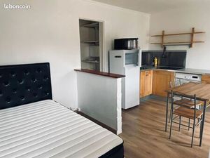 Studio 27 m² avec balcon première étage